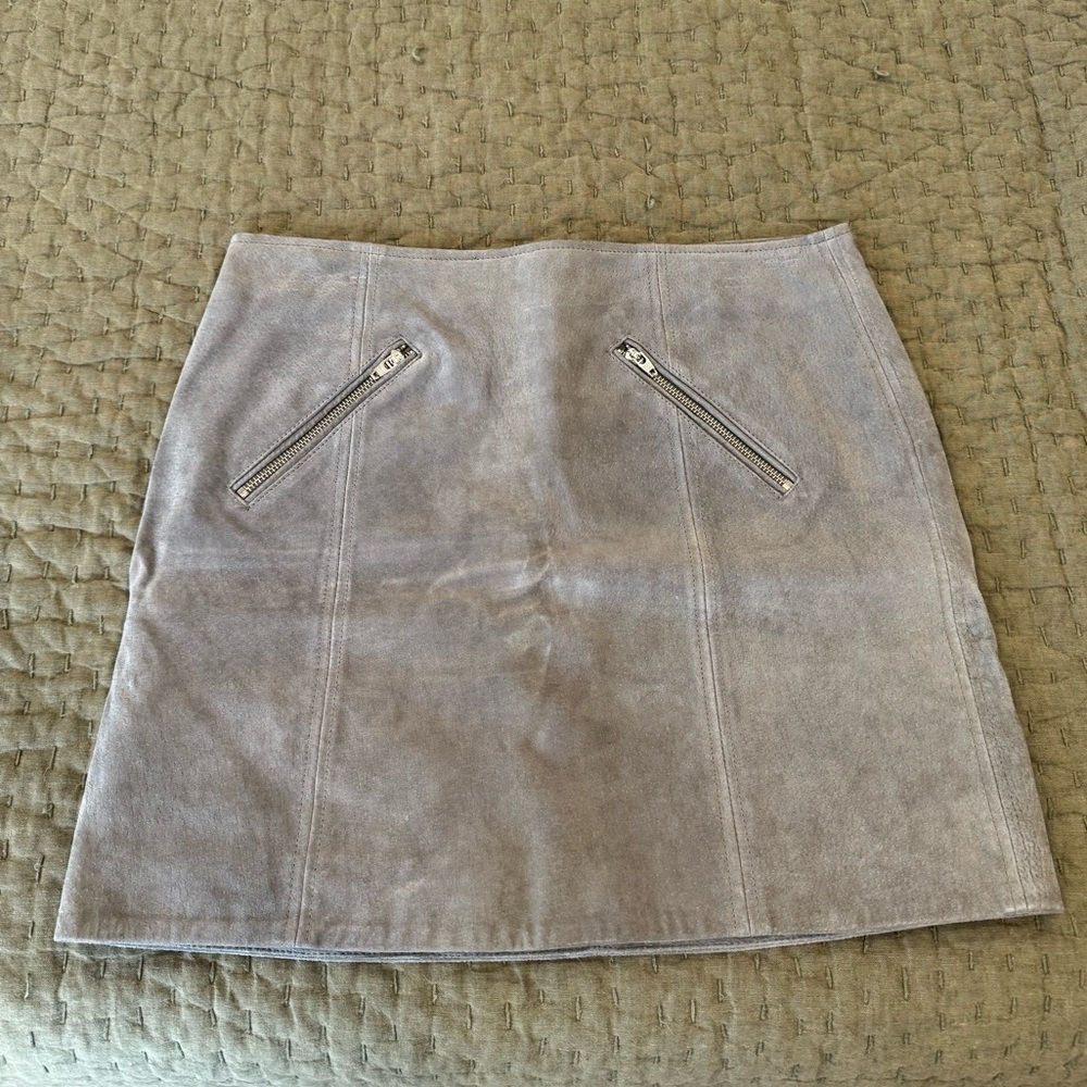 Women’s BLANKNYC gray suede skirt